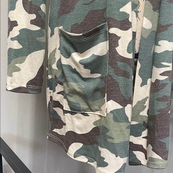 Zenana Outfitters Camo Long Sleeve Cardigan - Picture 3 of 6